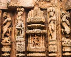 The temple also has carvings of men and women similar to the Khajuraho Temples The temple also has carvings of men and women similar to the Khajuraho Temples.